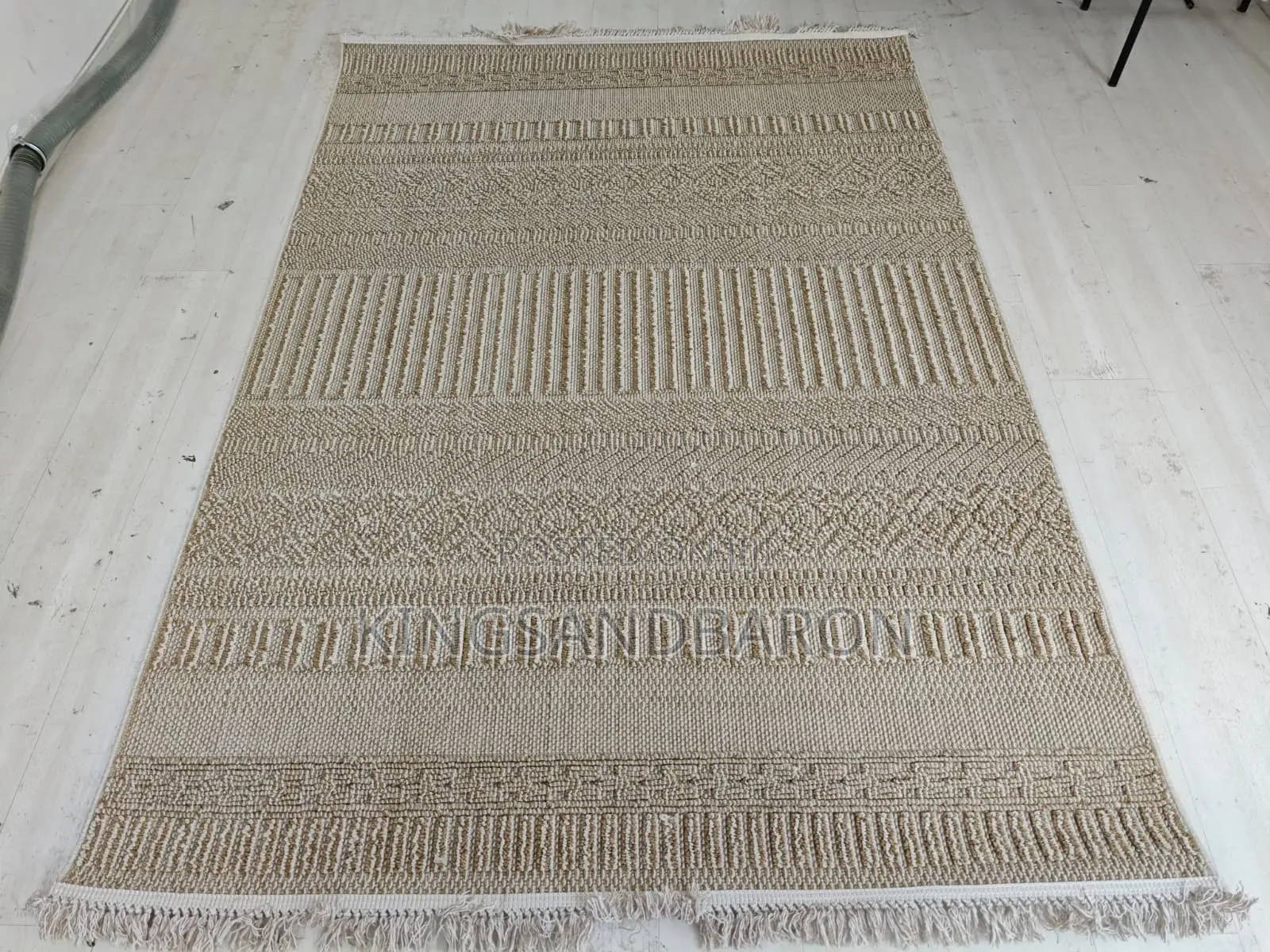 5x7fts Joya Premium Quality Center Rug.(3x5fts,7x10fts,8x11fts)