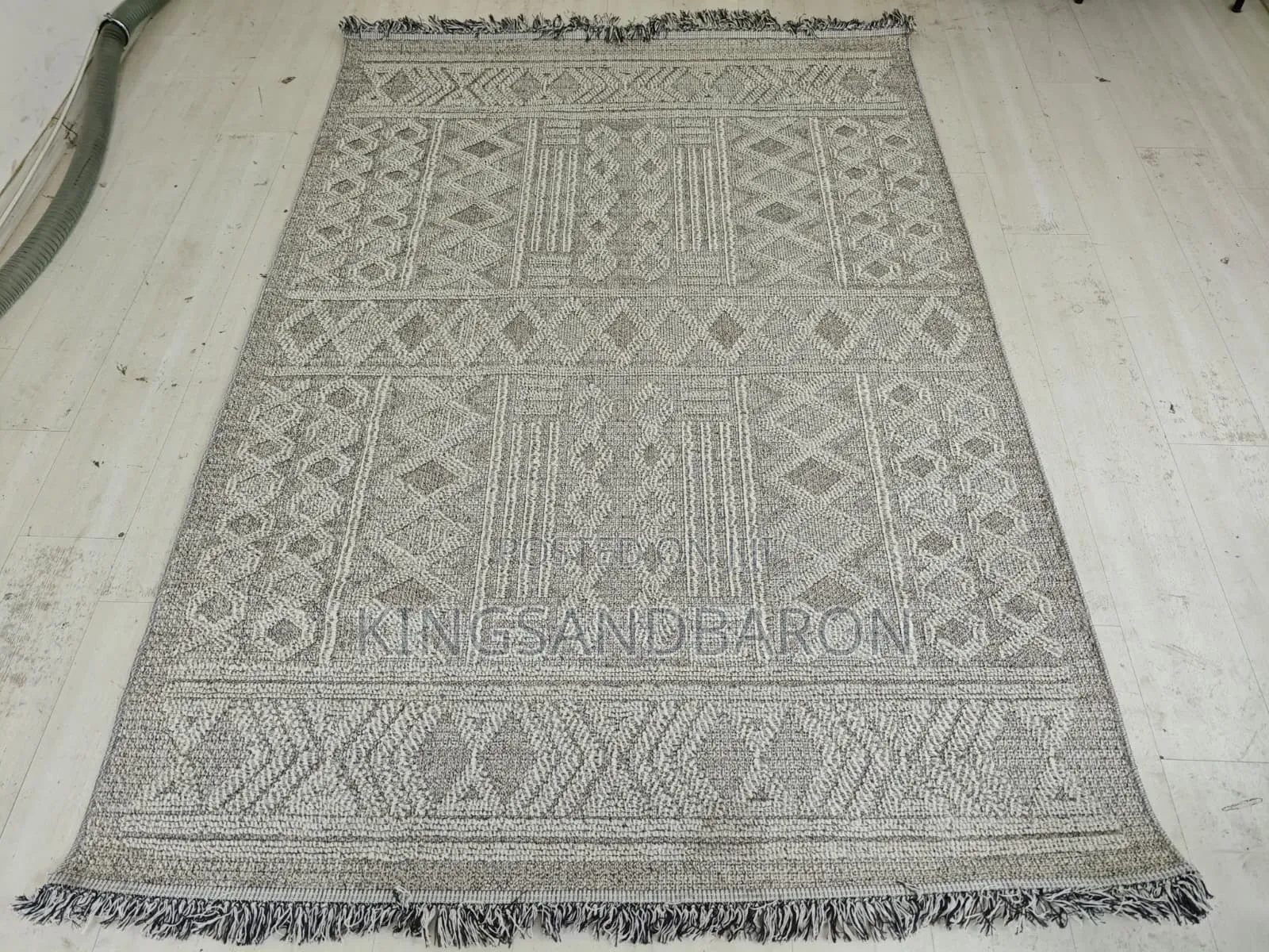5x7fts Joya Premium Quality Center Rug.(3x5fts,7x10fts,8x11fts)