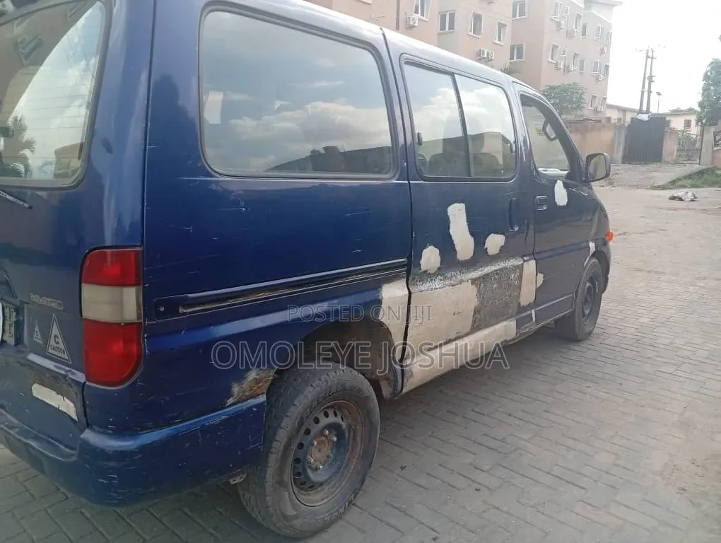 Toyota HiAce 2005 Blue