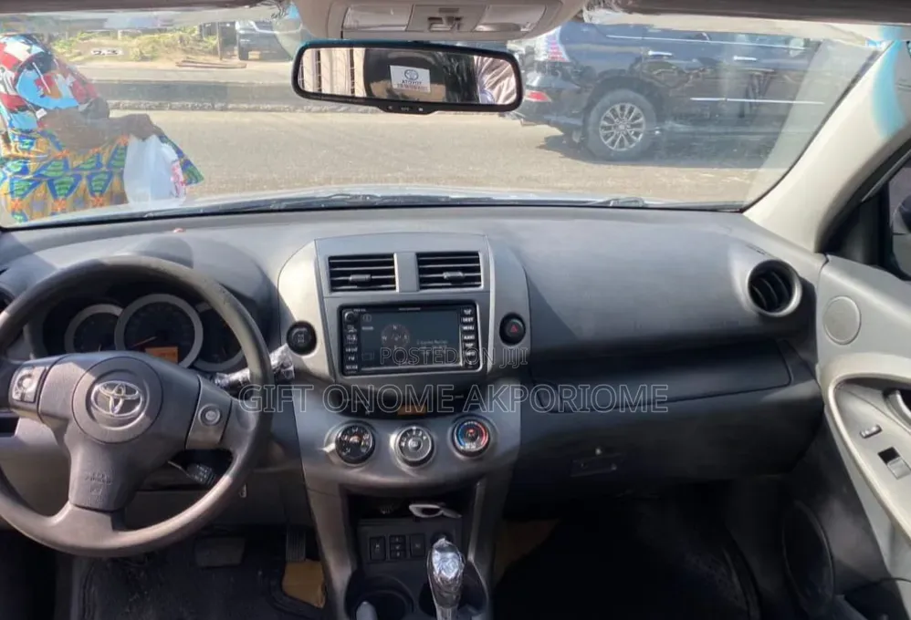 Toyota RAV4 V6 2009 Silver