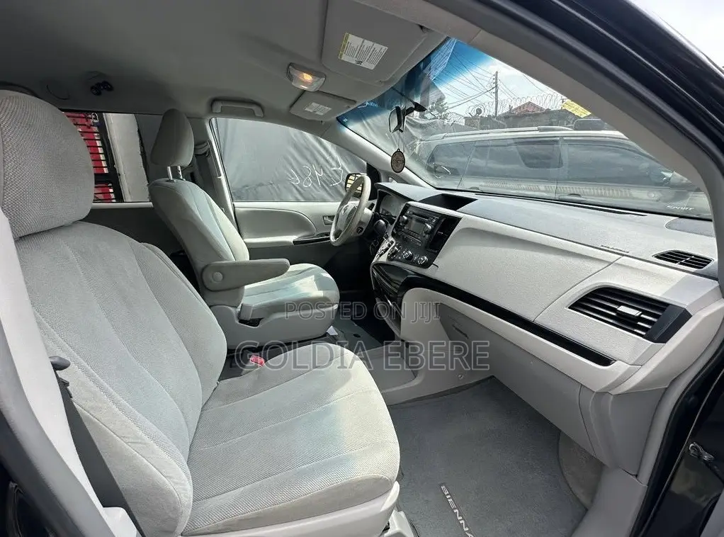 Toyota Sienna 2013 Black