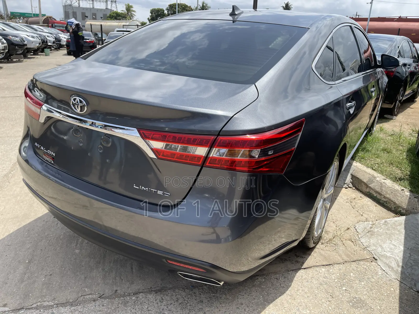 Toyota Avalon Limited Sedan FWD (3.5L 6cyl 6A) 2013 Gray