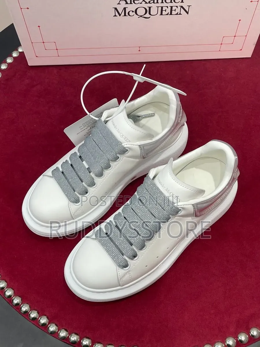 Classic Luxury Sneakers/Buy One Get A Free Sock