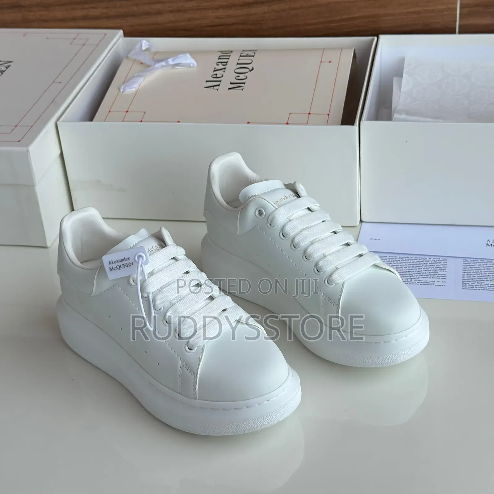 Classic Luxury Sneakers/Buy One Get A Free Sock