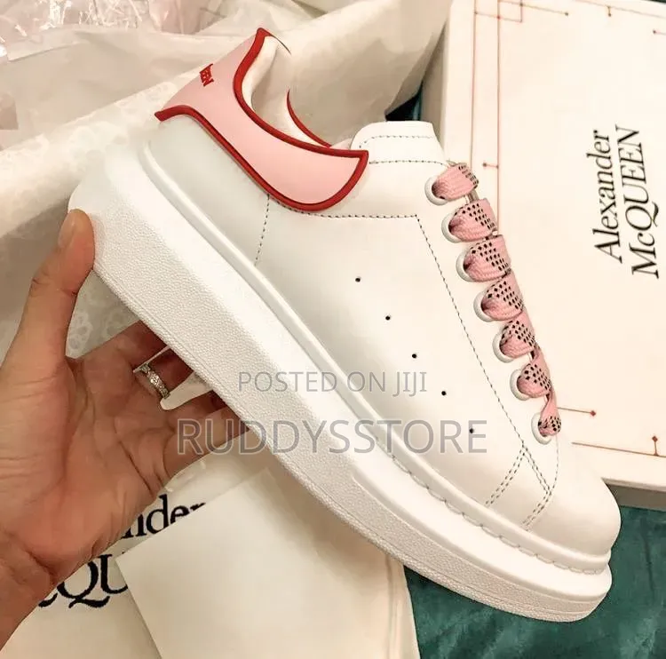 Classic Luxury Sneakers/Buy One Get A Free Sock