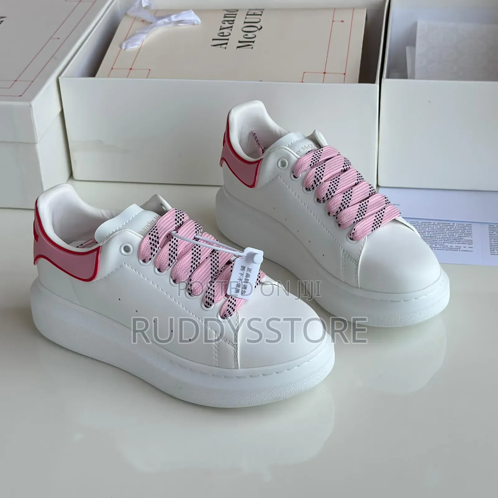 Classic Luxury Sneakers/Buy One Get A Free Sock