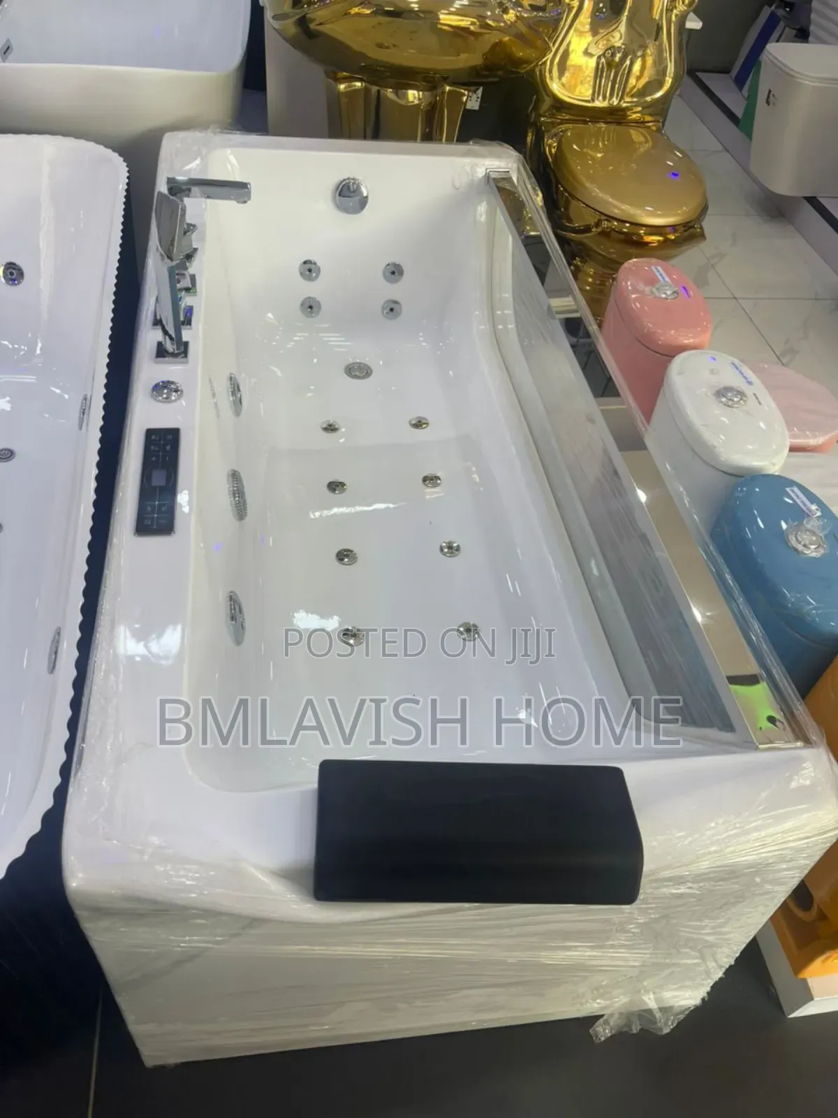 Single Acrylic Jacuzzi Set With Silver Accessories