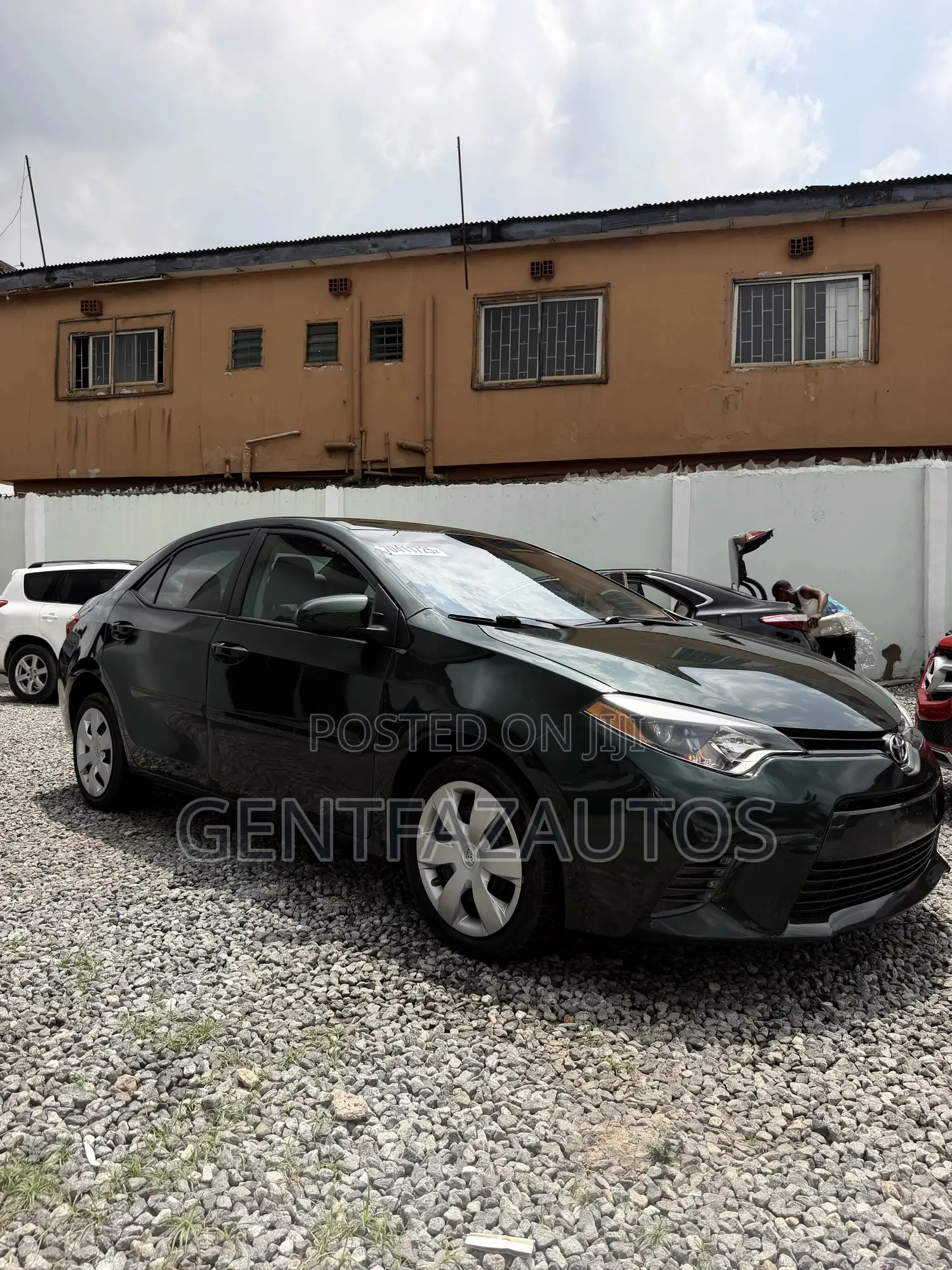 Toyota Corolla LE 4dr Sedan (1.8L 4cyl CVT) 2015