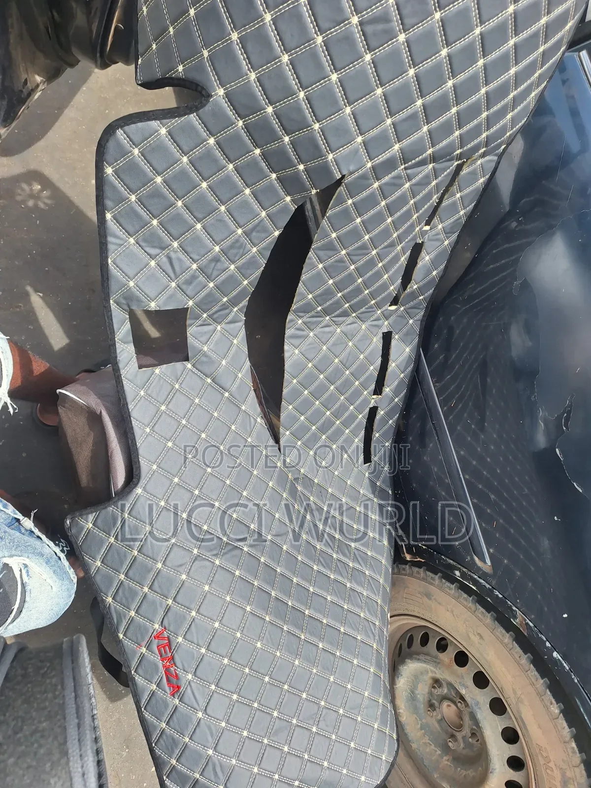 Venza Dashboard Mat