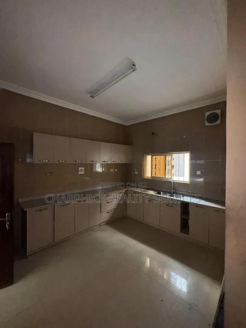 4bdrm Duplex in Lekki Phase 1 for rent