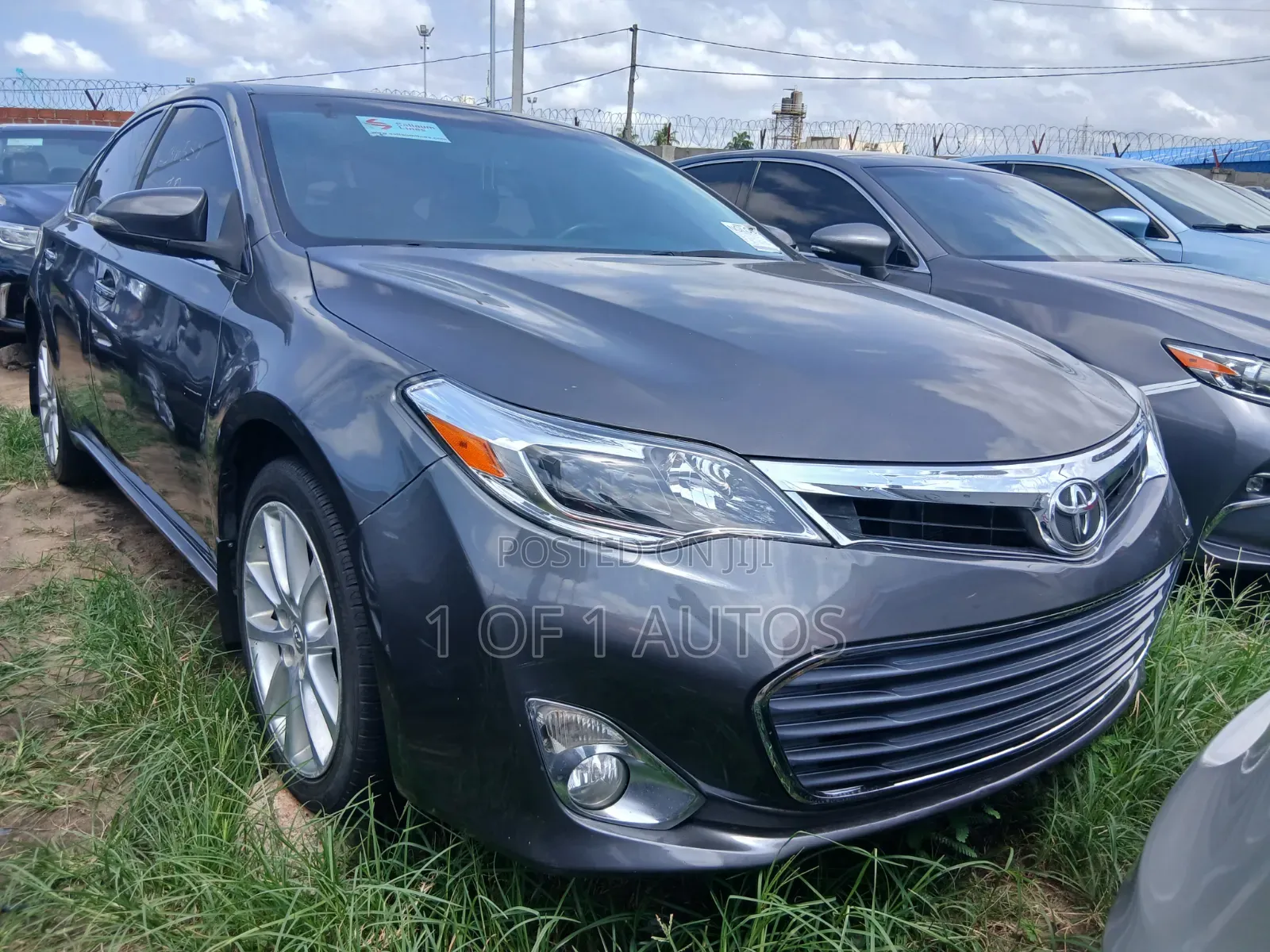Toyota Avalon Limited 4dr Sedan (3.5L 6cyl 6A) 2015 Gray