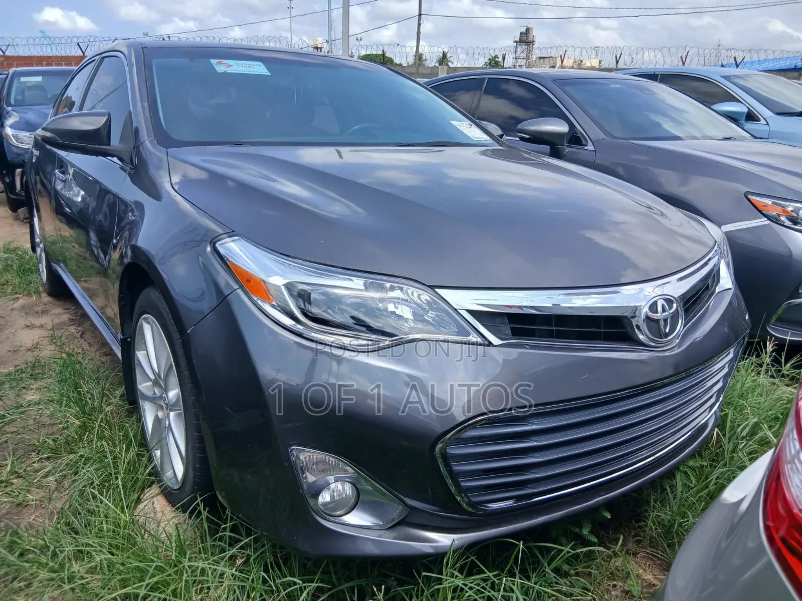 Toyota Avalon Limited 4dr Sedan (3.5L 6cyl 6A) 2015 Gray