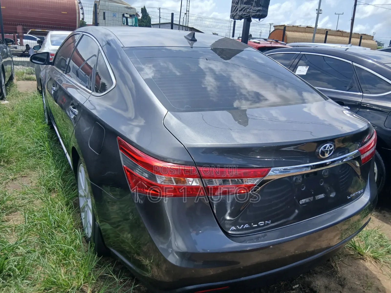 Toyota Avalon Limited 4dr Sedan (3.5L 6cyl 6A) 2015 Gray