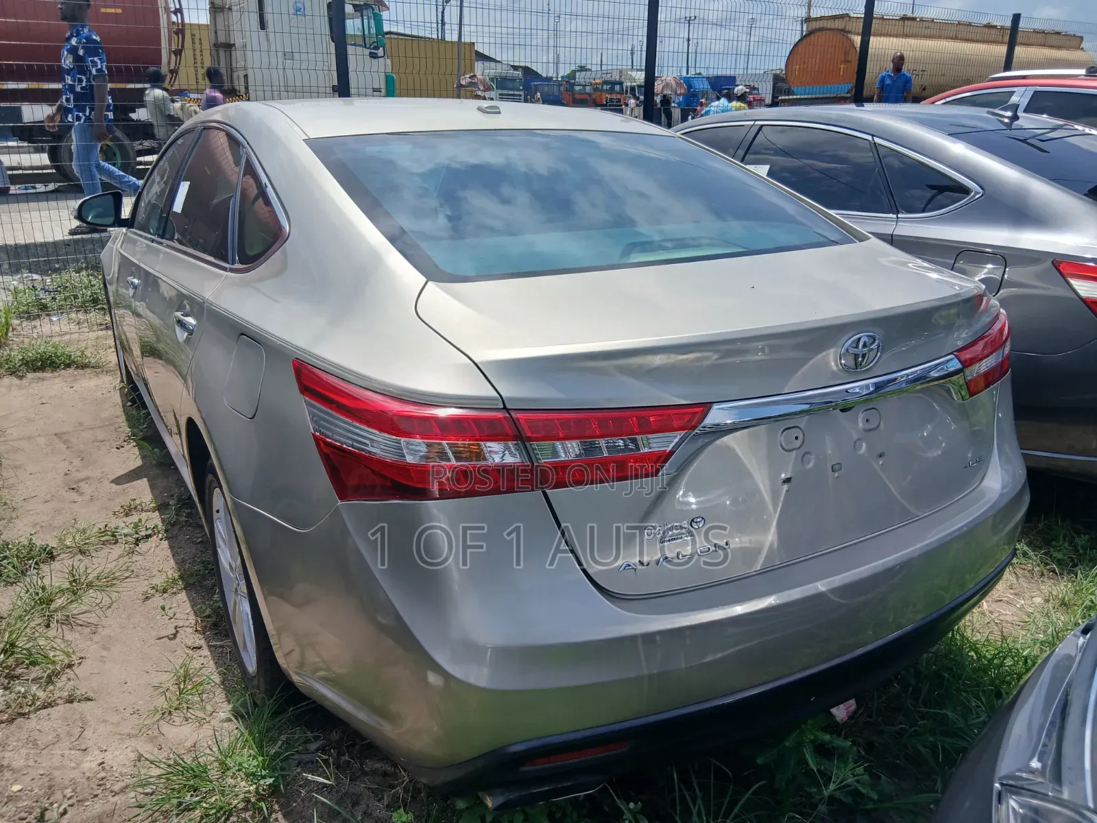 Toyota Avalon XLE 4dr Sedan (3.5L 6cyl 6A) 2015 Gold