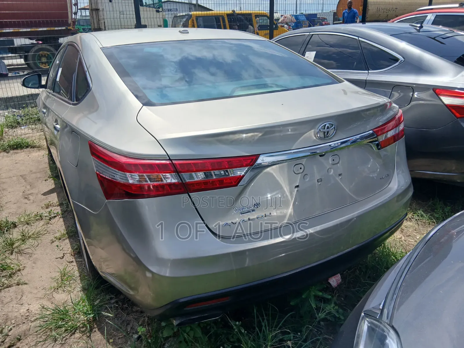 Toyota Avalon XLE 4dr Sedan (3.5L 6cyl 6A) 2015 Gold