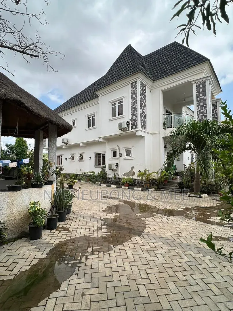 5bdrm Duplex in Karu for sale
