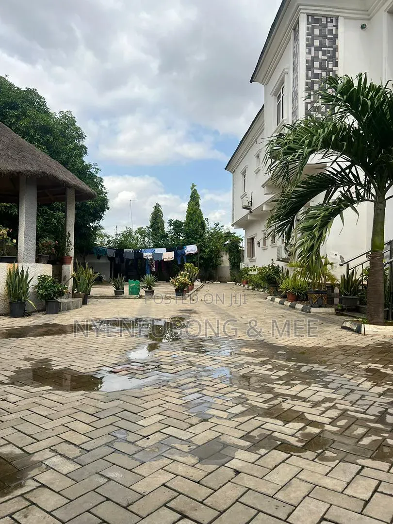 5bdrm Duplex in Karu for sale