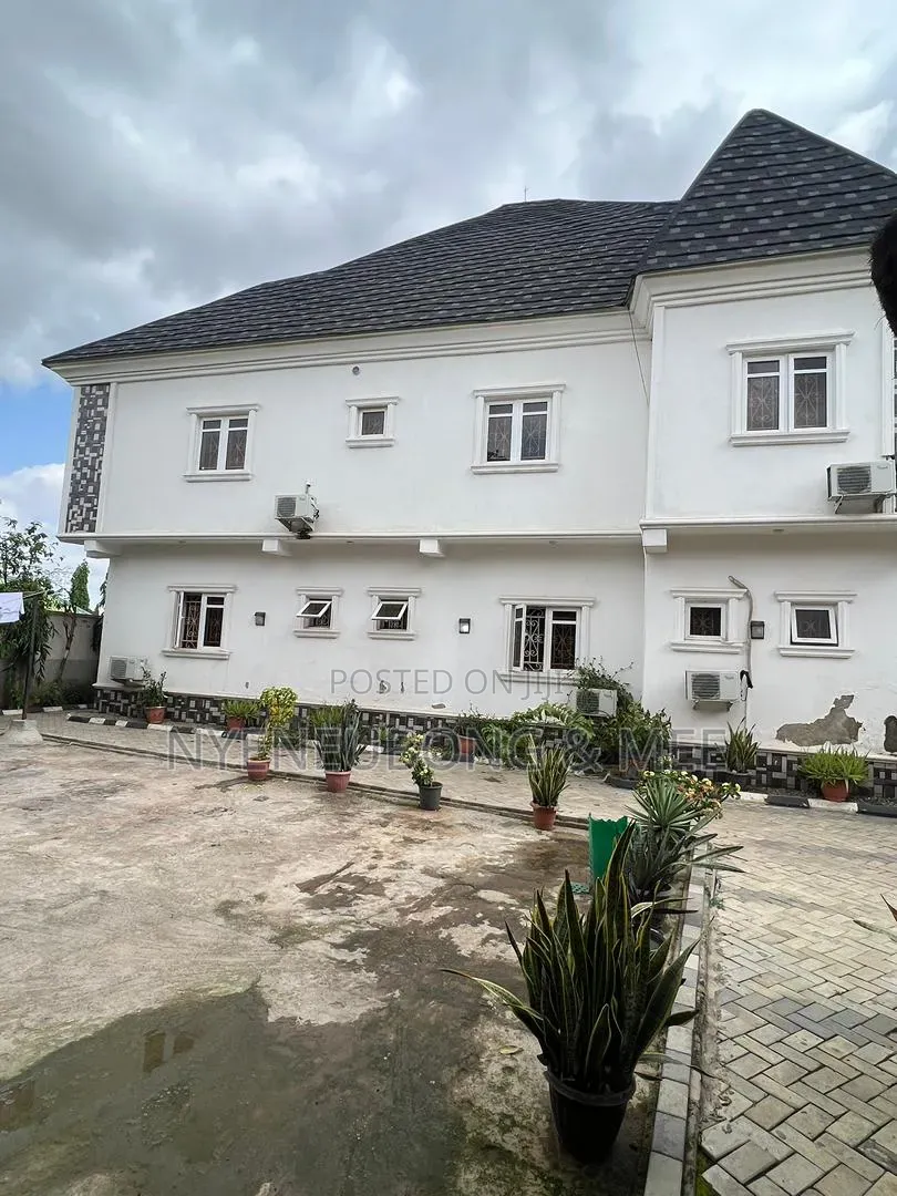 5bdrm Duplex in Karu for sale