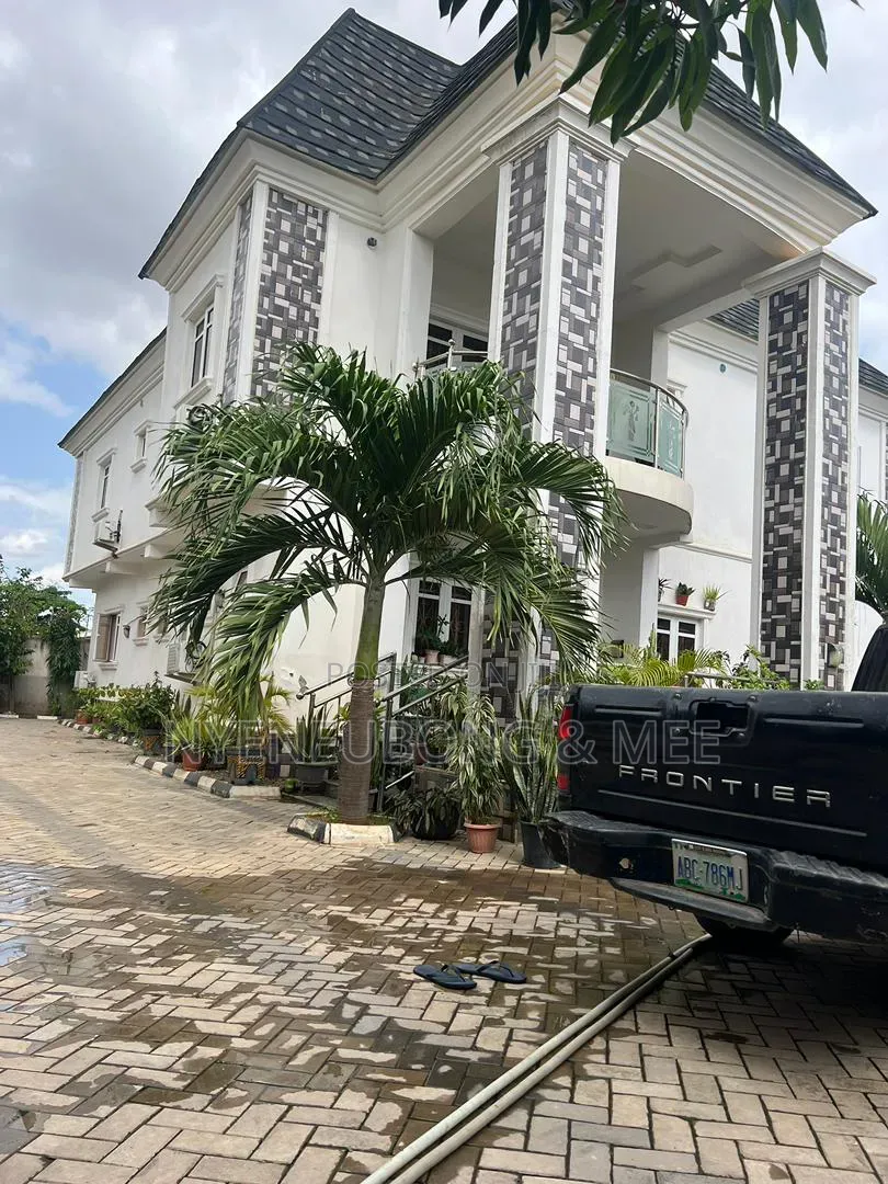 5bdrm Duplex in Karu for sale
