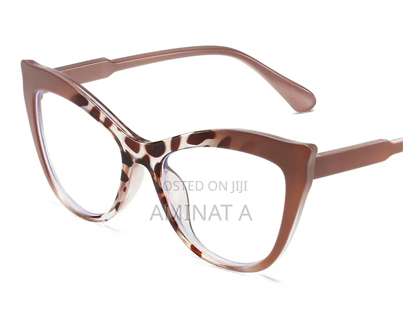 Women Retro Cat Eye Frame Eyeglasses (Brown)