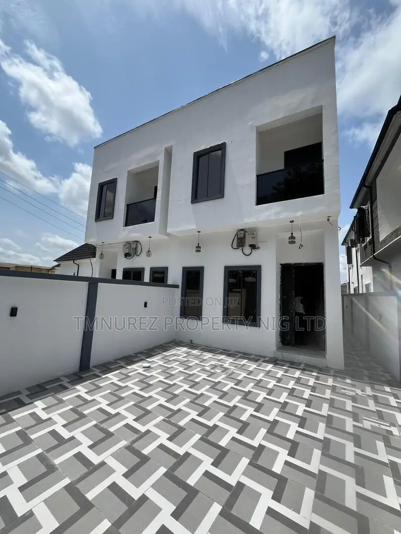 4bdrm Duplex in Yaba Lagos for sale