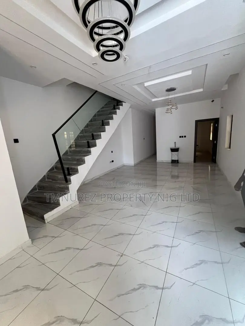4bdrm Duplex in Yaba Lagos for sale