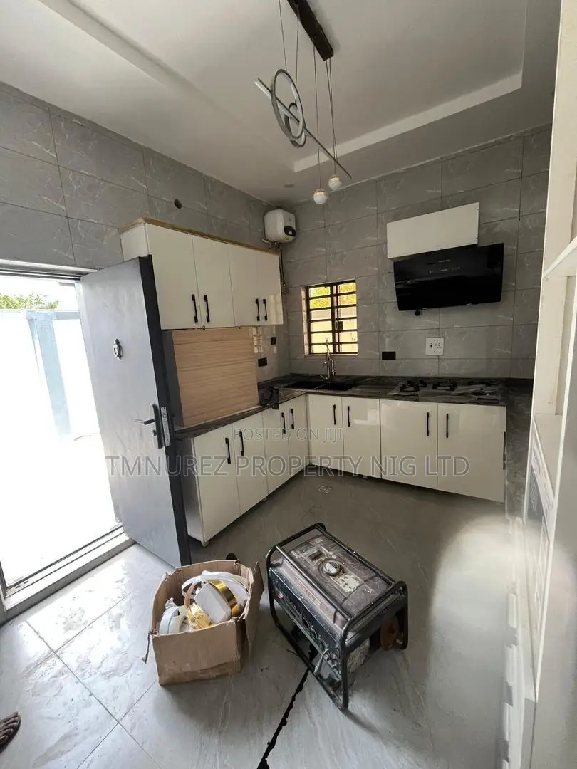 4bdrm Duplex in Yaba Lagos for sale