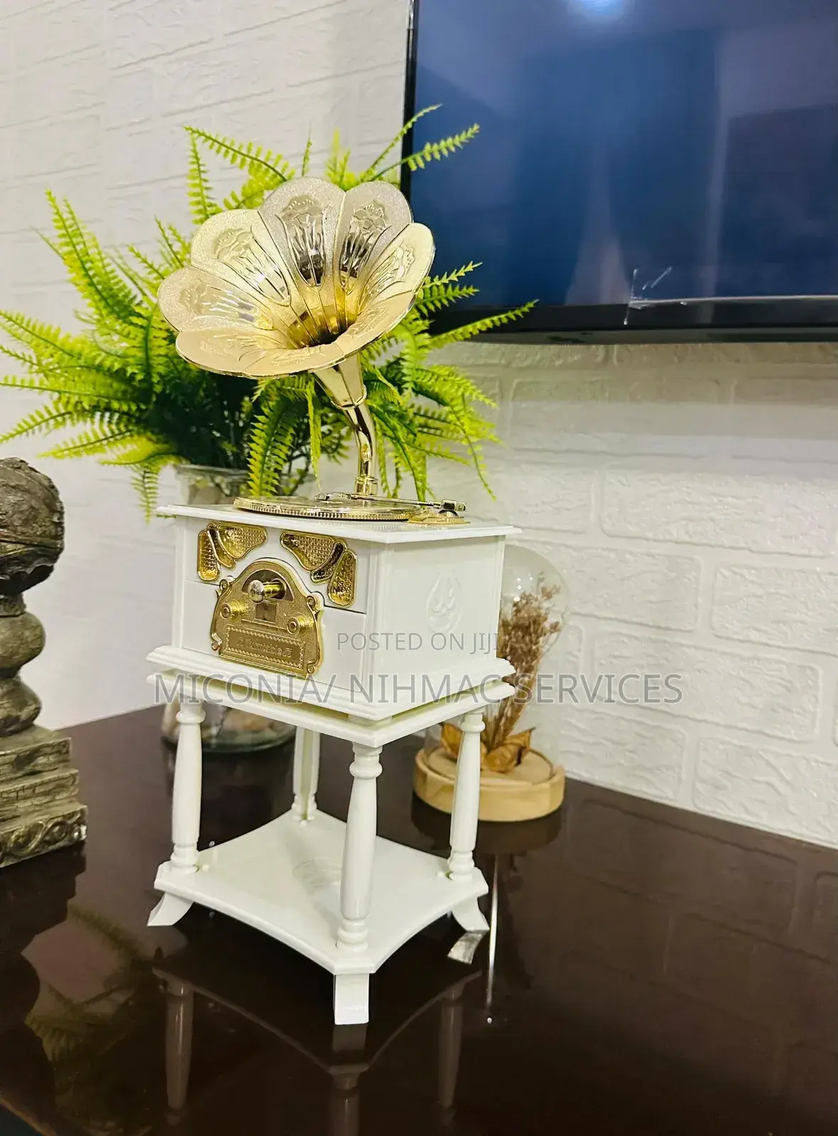 Vintage Gramophone Music Box Décor