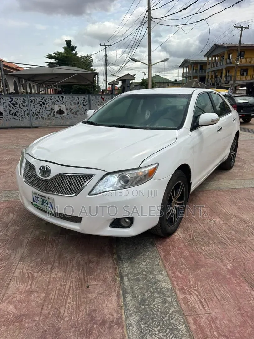 Toyota Camry LE 4dr Sedan (2.5L 4cyl 6AM) 2010 White