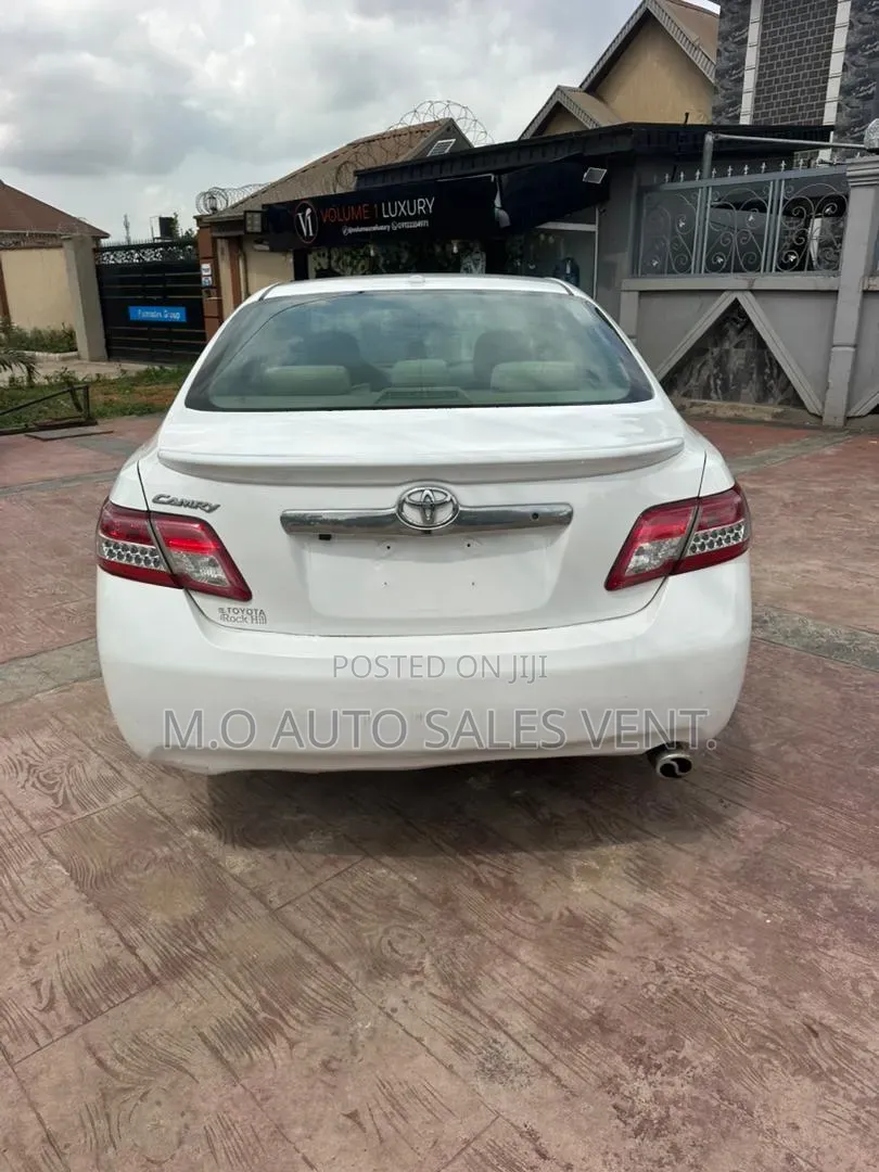 Toyota Camry LE 4dr Sedan (2.5L 4cyl 6AM) 2010 White