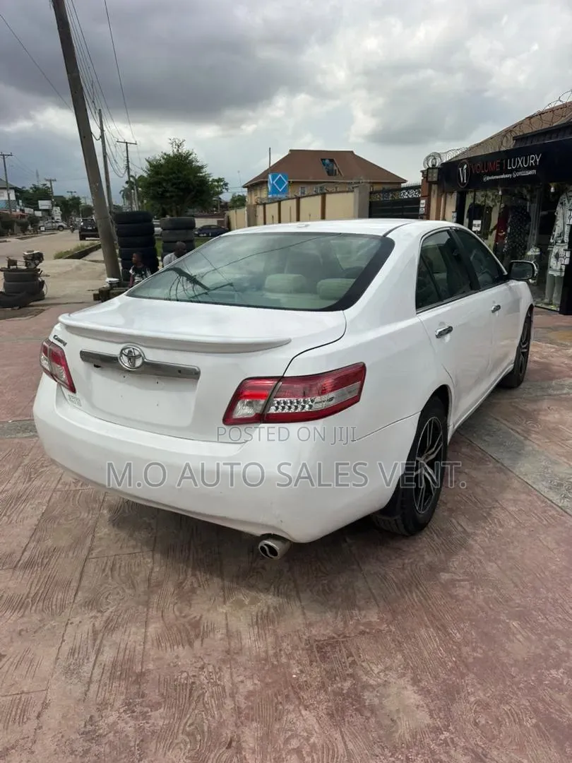 Toyota Camry LE 4dr Sedan (2.5L 4cyl 6AM) 2010 White