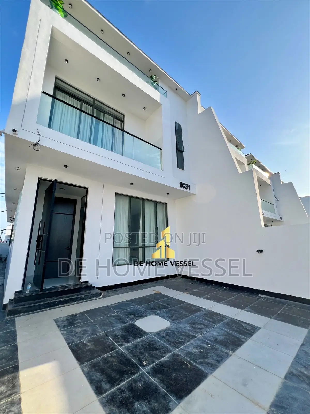 4bdrm Duplex in Chevron for sale