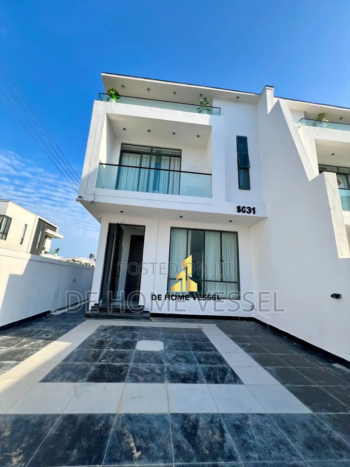 4bdrm Duplex in Chevron for sale