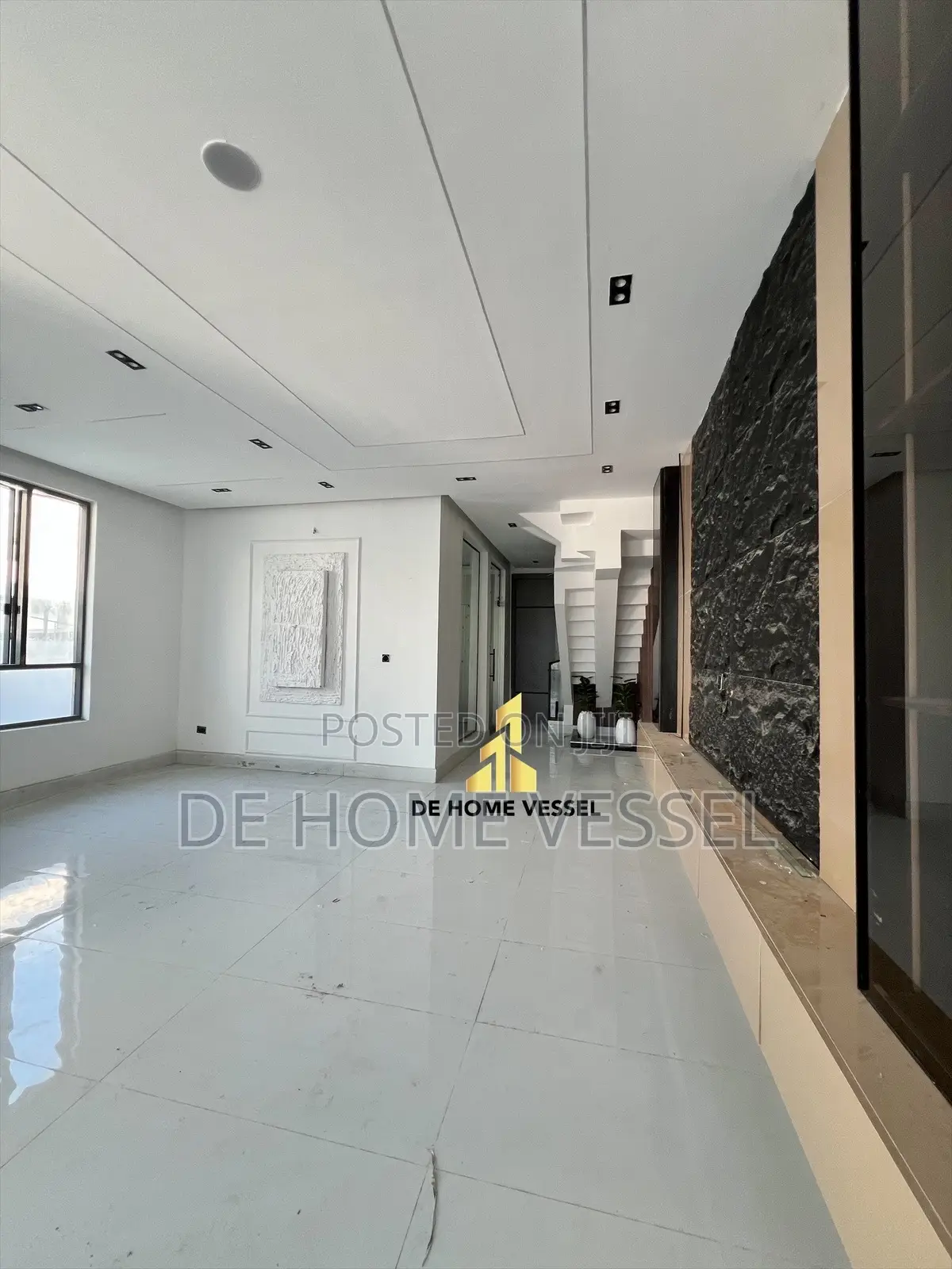 4bdrm Duplex in Chevron for sale