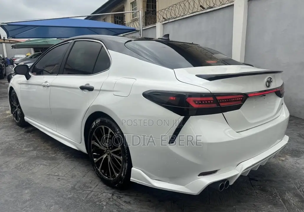 Toyota Camry 2019 White