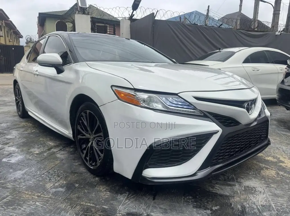 Toyota Camry 2019 White