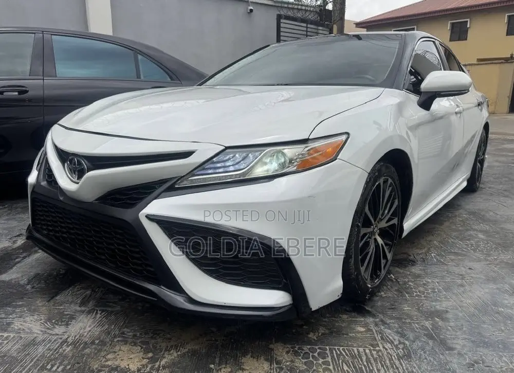 Toyota Camry 2019 White
