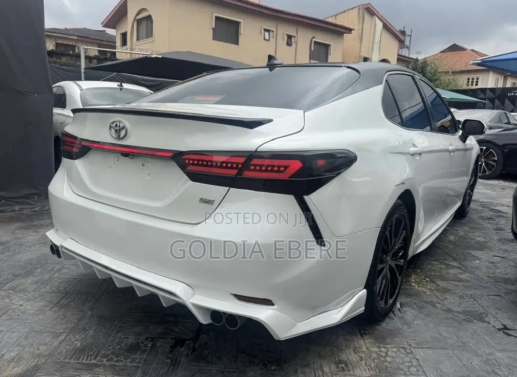 Toyota Camry 2019 White