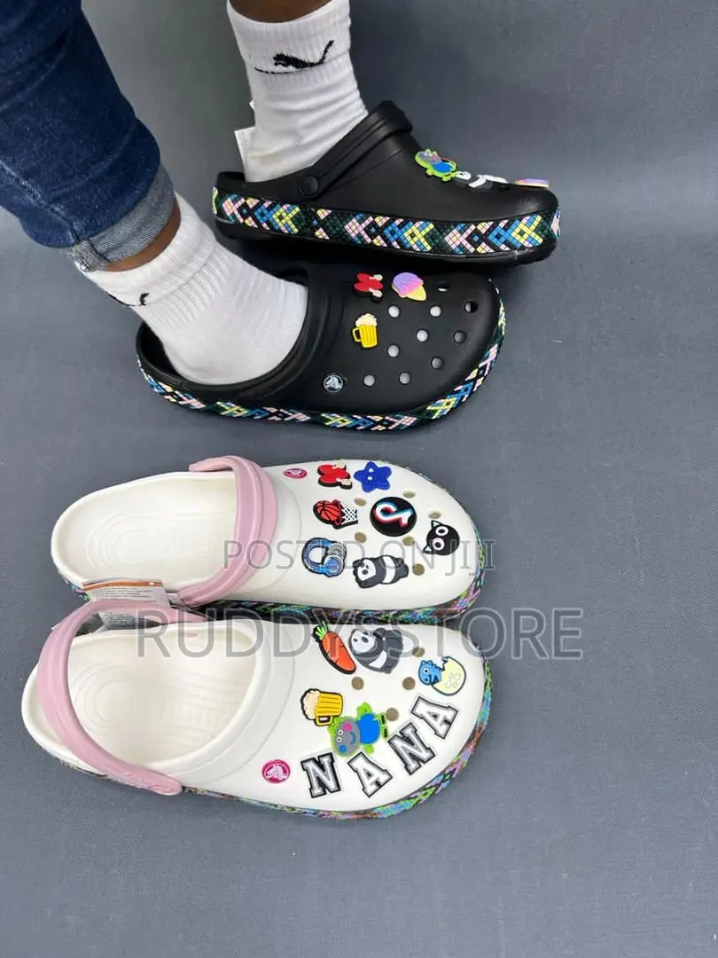 Crocs Classic Clogs With Patterned Midsole Design