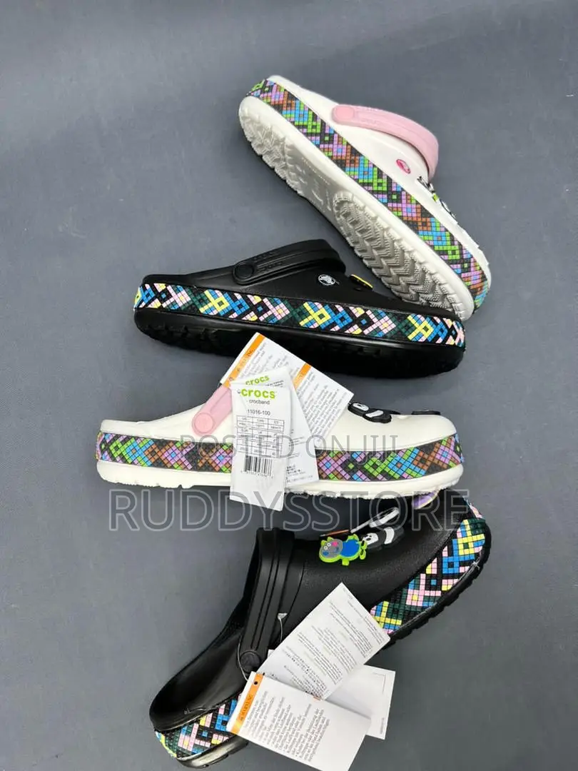 Crocs Classic Clogs With Patterned Midsole Design