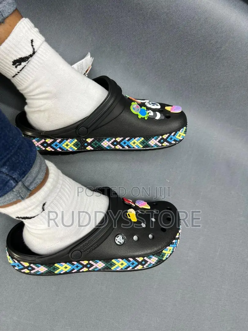 Crocs Classic Clogs With Patterned Midsole Design