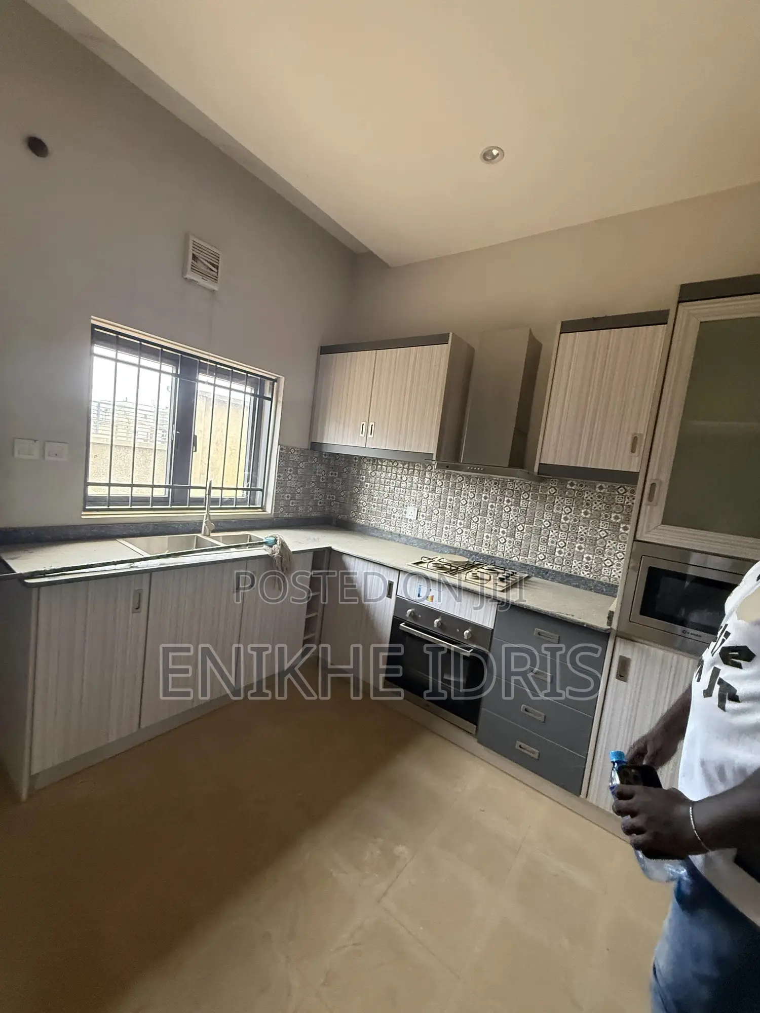 4bdrm Townhouse/Terrace in Shafa, Lugbe District for sale