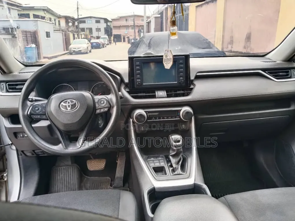Toyota RAV4 LE AWD 2020 Silver