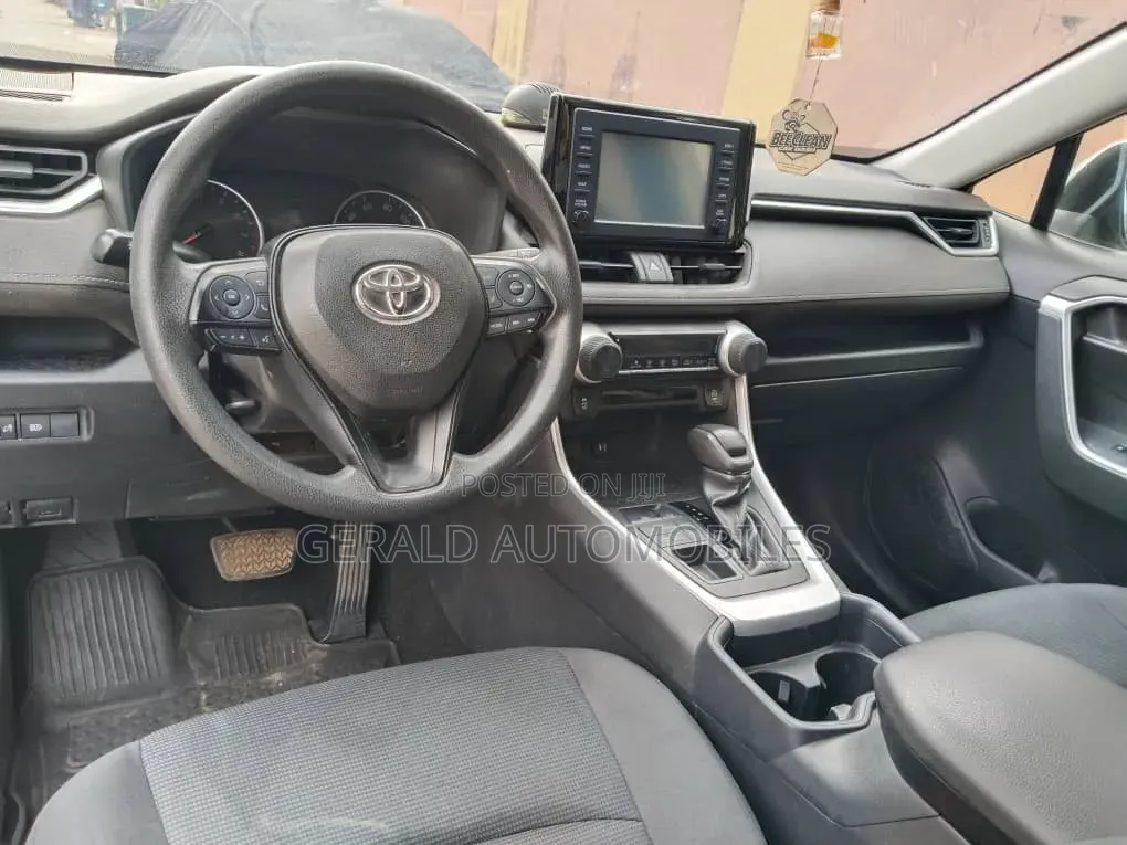 Toyota RAV4 LE AWD 2020 Silver
