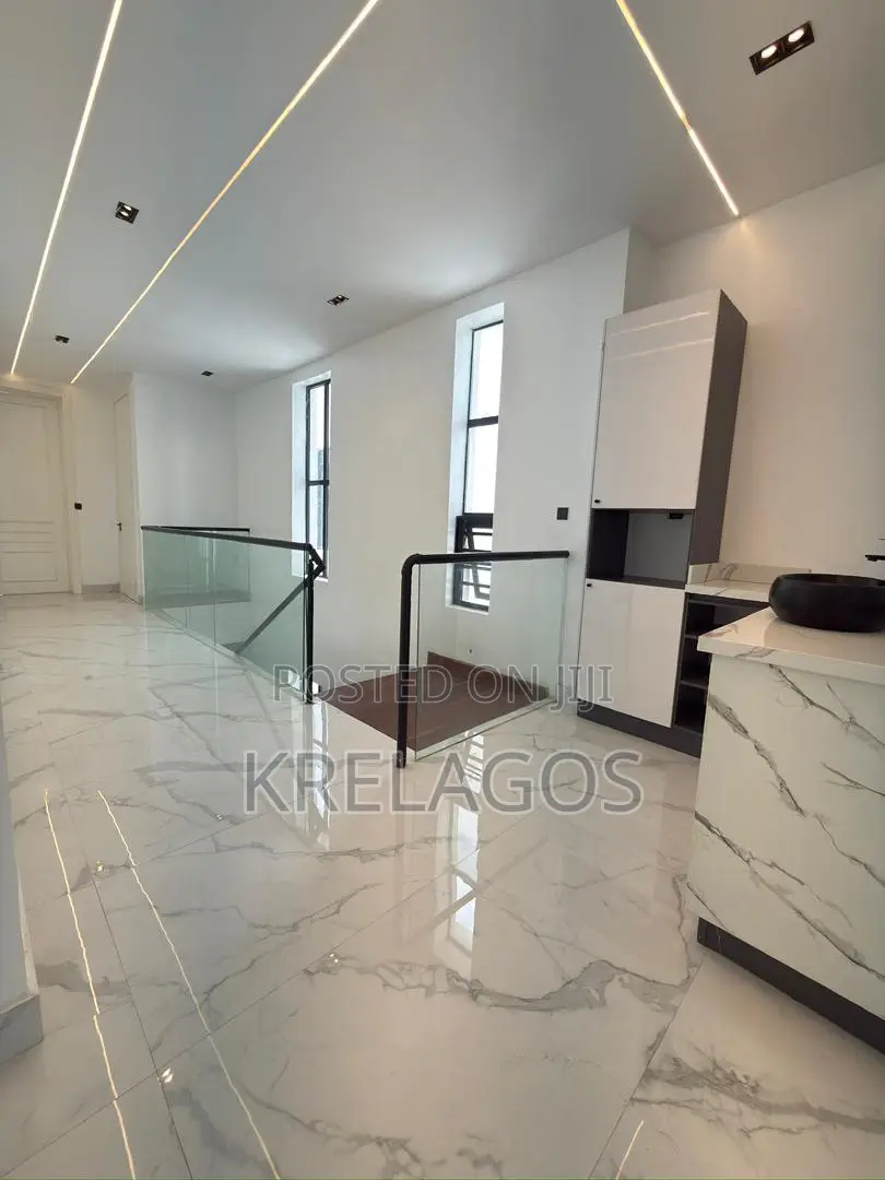 5bdrm Duplex in Lekki Phase 1 for sale