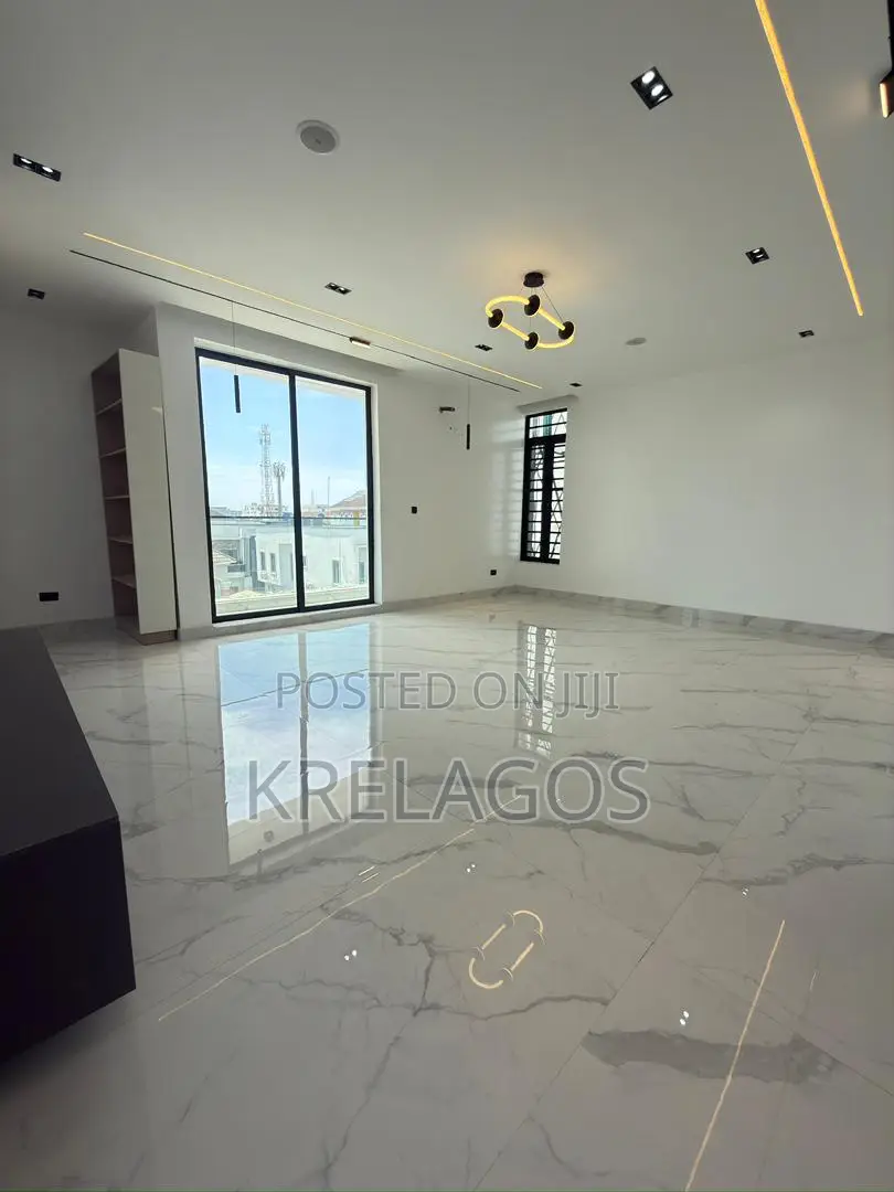 5bdrm Duplex in Lekki Phase 1 for sale