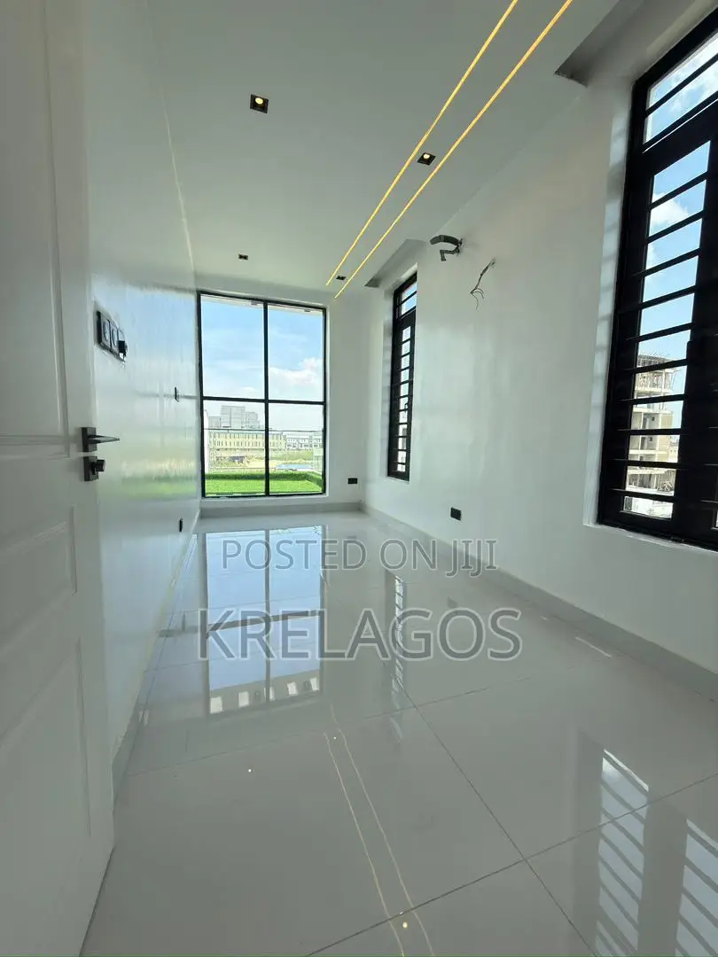 5bdrm Duplex in Lekki Phase 1 for sale