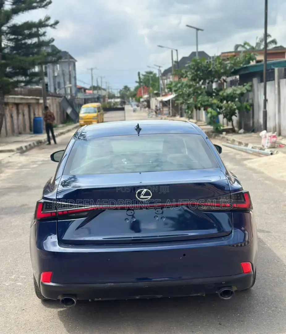 Lexus IS 250 4WD 2015 Blue