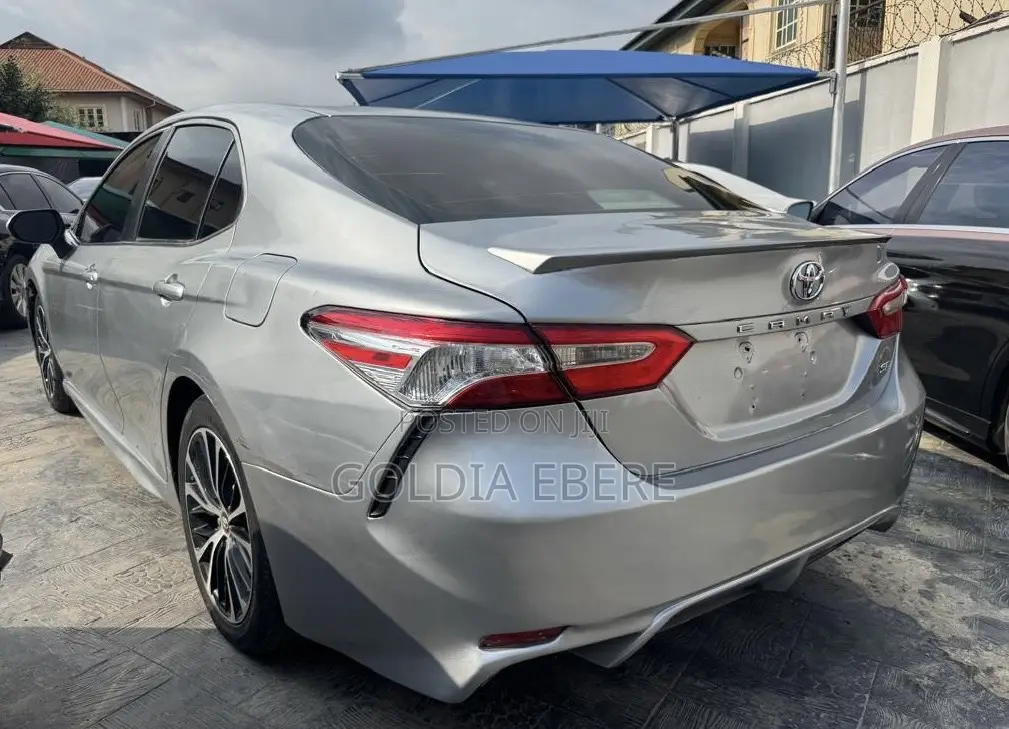 Toyota Camry 2018 Silver