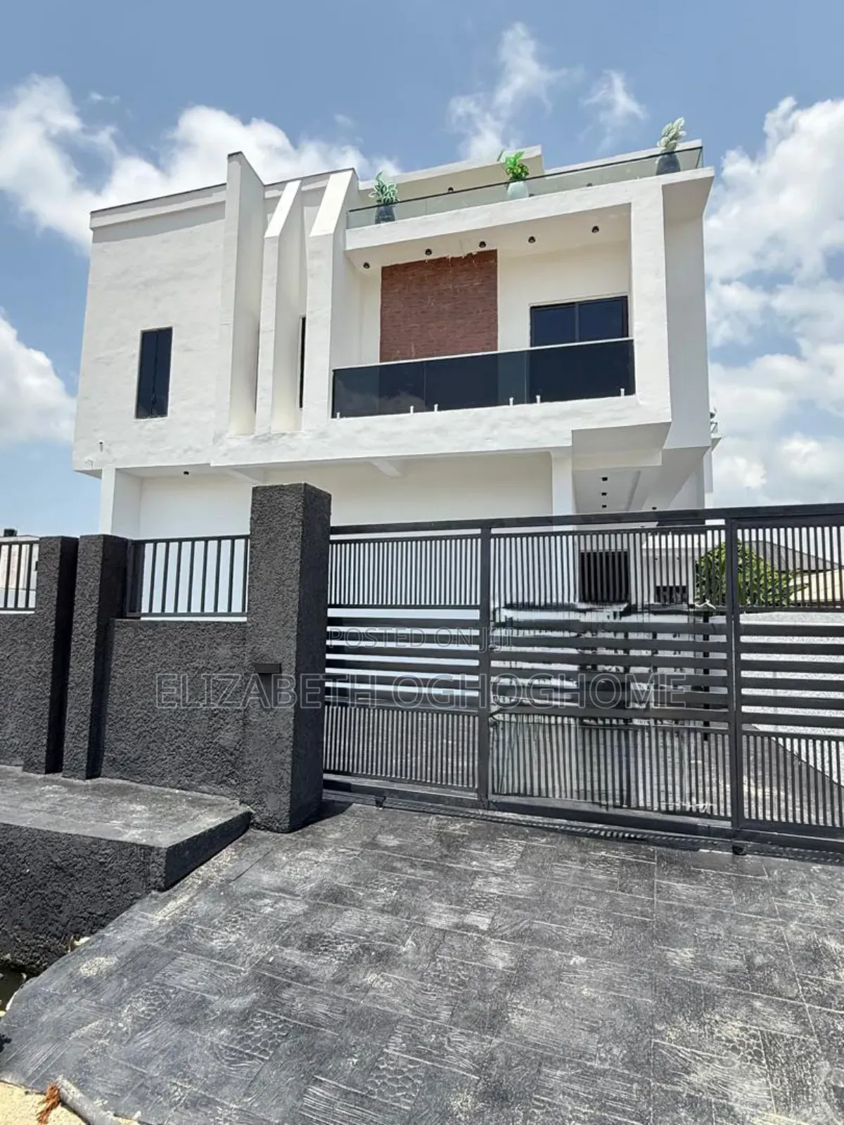 5bdrm Duplex in Sangotedo for sale